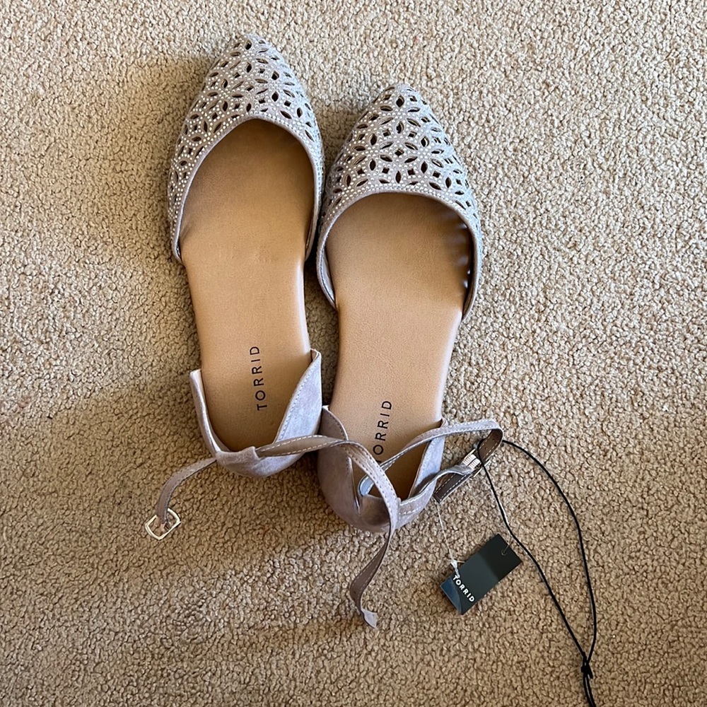 Jeweled flats in an gray/ beige color and ankle tie